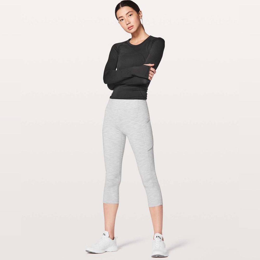 EUC Lululemon athletica Speed Up Crop 21” Leggings size 6 light grey